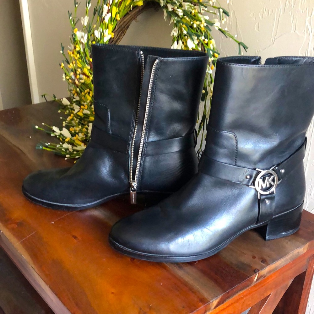 MICHAEL KORS TURNER ANKLE BOOTS  size 9.5M Black Leather